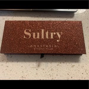 Sultry eyeshadow palette